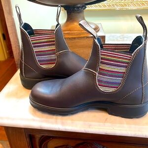 Very gently worn Blundstone 1409 Chelsea boot. AUS size 5. Women’s size 8.